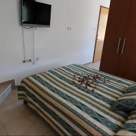 Neo - 100m To The Apartment